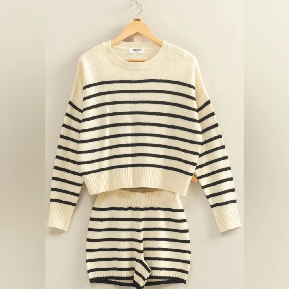NEW Double Zero Cream & Black Striped Knit Sweater and Shorts Set Size Large - Picture 2 of 2
